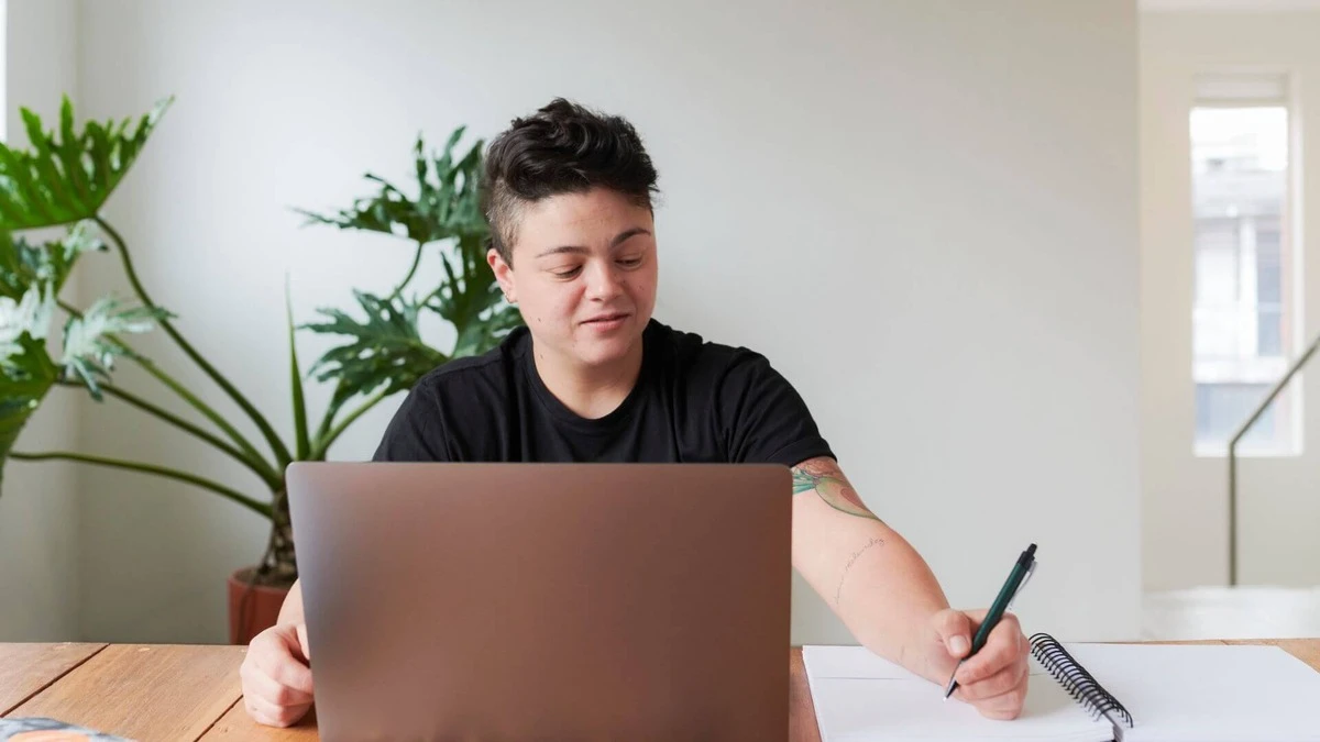 Zoom vs. Microsoft Teams: Which Should You Choose?